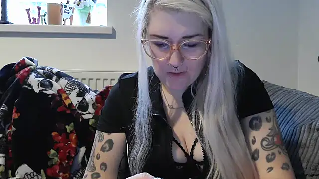 Snapshot of Sizzling_Indie36 chatting on 21, 10, 2025 Sizzling Indie36 online show from 21, 10, 2025