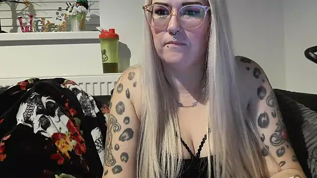 Snapshot of Sizzling_Indie36 chatting on 21, 10, 2025 Sizzling Indie36 online show from 21, 10, 2025