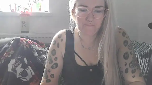 Snapshot of Sizzling_Indie36 chatting on 22, 10, 2025 Sizzling Indie36 online show from 22, 10, 2025