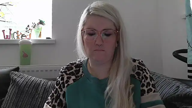 Snapshot of Sizzling_Indie36 chatting on 24, 10, 2025 Sizzling Indie36 online show from 24, 10, 2025