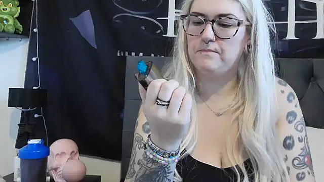 Snapshot of Sizzling_Indie36 chatting on 2, 11, 2025 Sizzling Indie36 online show from 2, 11, 2025