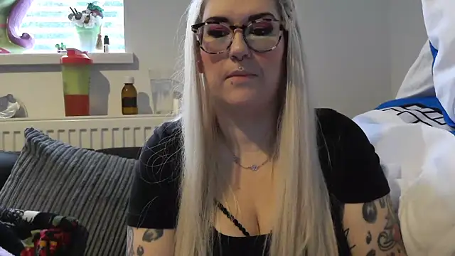 Snapshot of Sizzling_Indie36 chatting on 5, 11, 2025 Sizzling Indie36 online show from 5, 11, 2025