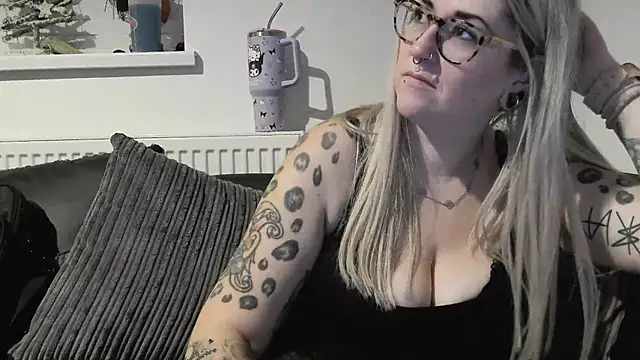 Snapshot of Sizzling_Indie36 chatting on 30, 11, 2025 Sizzling Indie36 online show from 30, 11, 2025