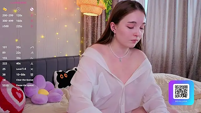 ConstanceHelms online show from 11, 4, 2026