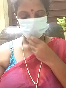 Snapshot of poojaa-rani chatting on 18, 10, 2025 poojaa-rani online show from 18, 10, 2025