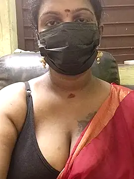 Snapshot of poojaa-rani chatting on 3, 11, 2025 poojaa-rani online show from 3, 11, 2025