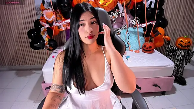 Nicolee19 online show from 8, 11, 2025