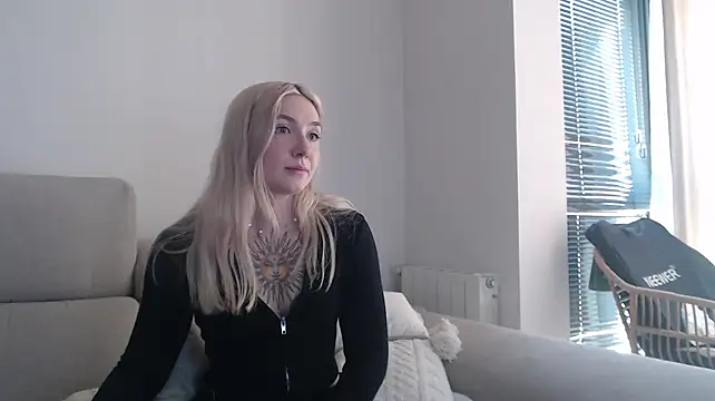 Snapshot of tattoobbgirl chatting on 15, 10, 2025 tattoobbgirl online show from 15, 10, 2025