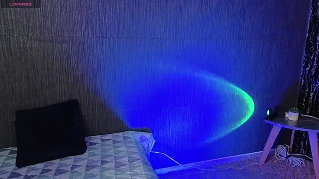 Thalia anderson online show from 15, 4, 2026