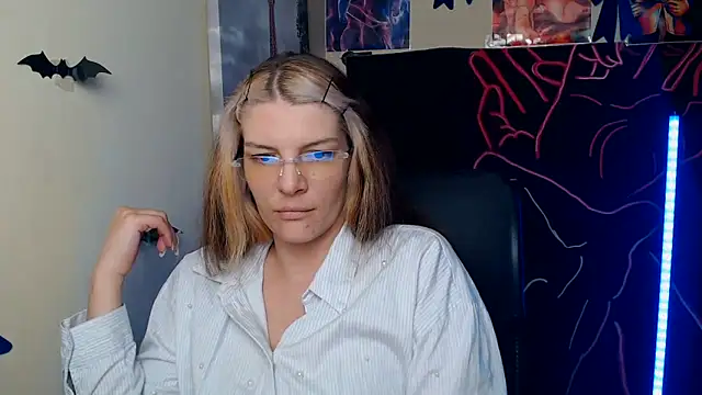 Snapshot of VanessaRey_ chatting on 4, 6, 2026 VanessaRey online show from 4, 6, 2026