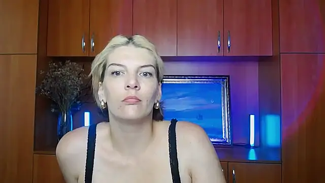 Snapshot of VanessaRey_ chatting on 7, 7, 2026 VanessaRey online show from 7, 7, 2026