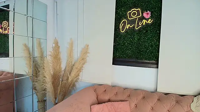 Snapshot of juliana_luque chatting on 2, 11, 2025 juliana luque online show from 2, 11, 2025