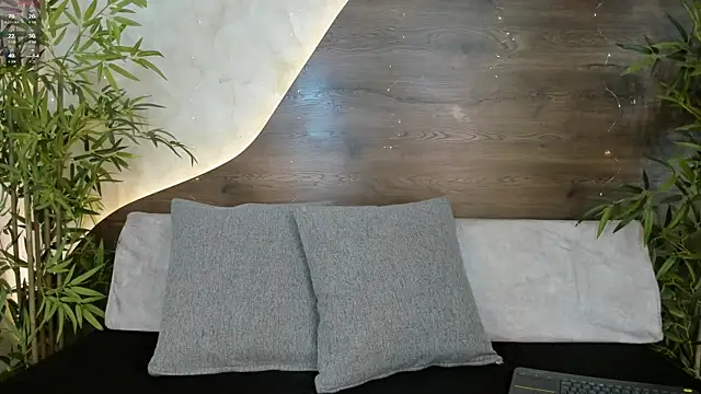 mia lacy  online show from 1, 12, 2025