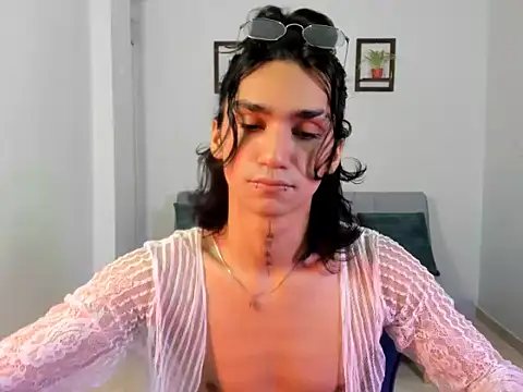 Snapshot of leoaddams22 chatting on 14, 10, 2025 leoaddams22 online show from 14, 10, 2025