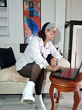 Amadamilf1980 online show from 18, 9, 2025