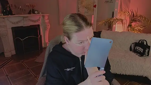 Jes Solar online show from 5, 3, 2026