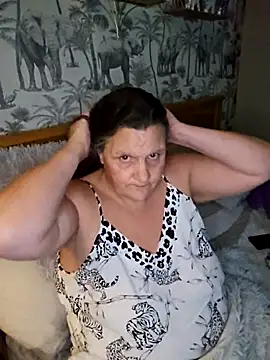 MissQueenBeex online show from 2, 11, 2025