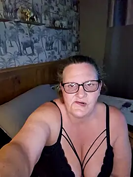 MissQueenBeex online show from 18, 4, 2026