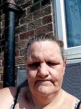 MissQueenBeex online show from 25, 4, 2026