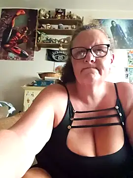 MissQueenBeex online show from 4, 8, 2026