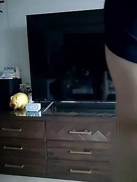 Snapshot of woonee827372 chatting on 8, 11, 2025 woonee827372 online show from 8, 11, 2025