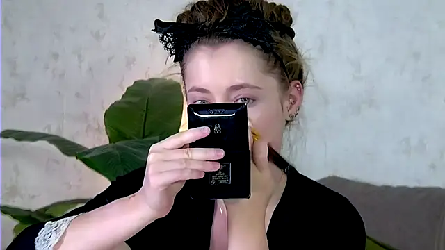 Snapshot of AshleyD_ chatting on 6, 10, 2025 AshleyD online show from 6, 10, 2025