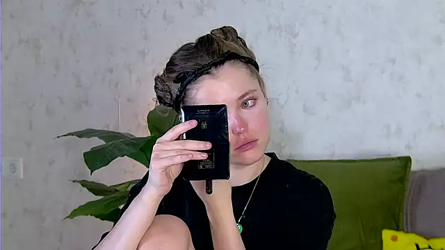 Snapshot of AshleyD_ chatting on 2, 12, 2025 AshleyD online show from 2, 12, 2025