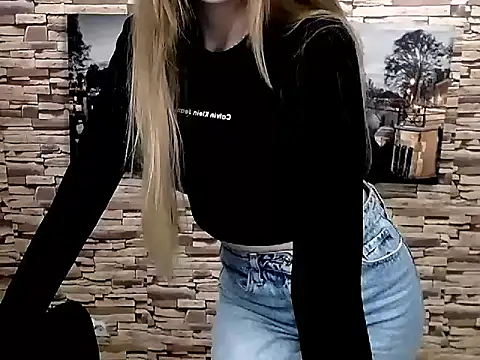 Snapshot of Doll_Angelina chatting on 19, 3, 2025 Doll Angelina online show from 19, 3, 2025