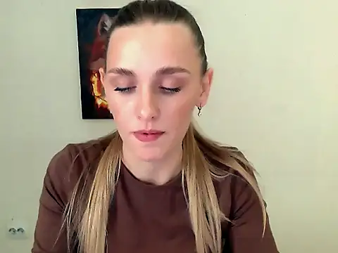 Snapshot of Doll_Angelina chatting on 4, 10, 2025 Doll Angelina online show from 4, 10, 2025