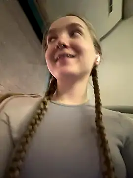 Snapshot of bambi_lu chatting on 18, 12, 2025 bambi lu online show from 18, 12, 2025