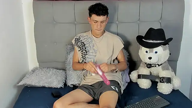 jeims hotboy online show from 17, 6, 2026