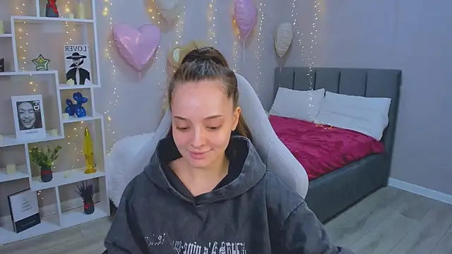 MelanieAlves online show from 8, 3, 2026