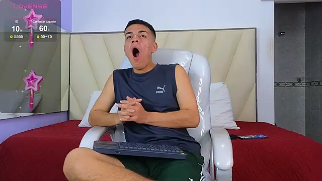 Snapshot of Hotboy21_ chatting on 8, 11, 2025 Hotboy21 online show from 8, 11, 2025