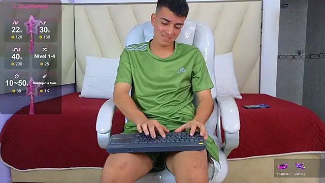 Snapshot of Hotboy21_ chatting on 9, 11, 2025 Hotboy21 online show from 9, 11, 2025