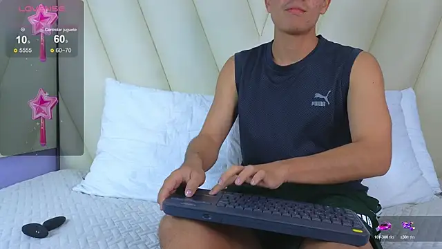 Snapshot of Hotboy21_ chatting on 13, 11, 2025 Hotboy21 online show from 13, 11, 2025