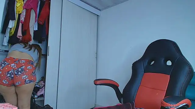 lovehotpink online show from 2, 12, 2025