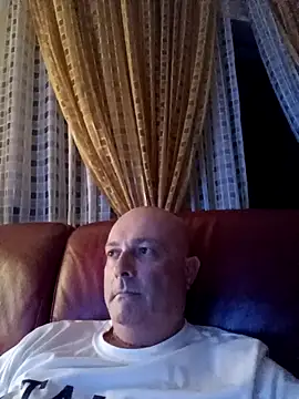 Alexis Bull online show from 28, 9, 2025