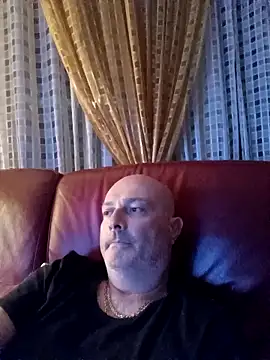 Alexis Bull online show from 15, 10, 2025