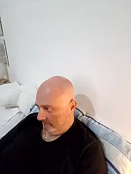 Alexis Bull online show from 15, 11, 2025