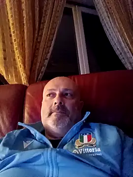 Alexis Bull online show from 17, 4, 2026