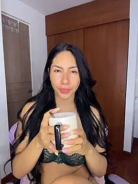 ArianaReynoldss online show from 2, 4, 2026