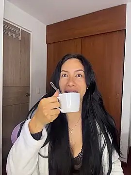 ArianaReynoldss online show from 7, 4, 2026