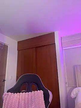 ArianaReynoldss online show from 28, 5, 2026