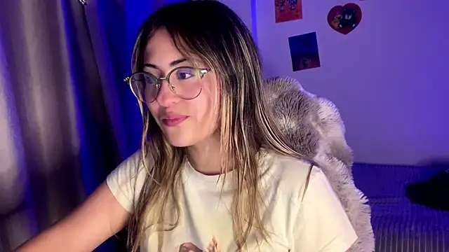 Snapshot of emma__bell_ chatting on 23, 10, 2025 emma bell online show from 23, 10, 2025