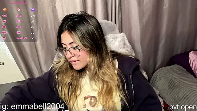 Snapshot of emma__bell_ chatting on 14, 12, 2025 emma bell online show from 14, 12, 2025