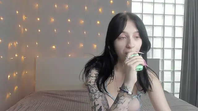 Snapshot of Chatty_Alice chatting on 4, 10, 2025 Chatty Alice online show from 4, 10, 2025