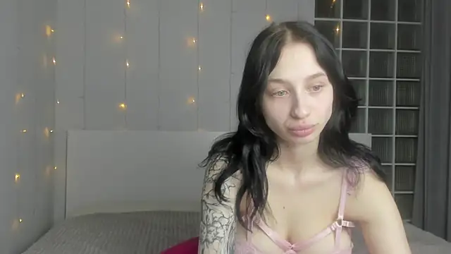 Snapshot of Chatty_Alice chatting on 14, 10, 2025 Chatty Alice online show from 14, 10, 2025