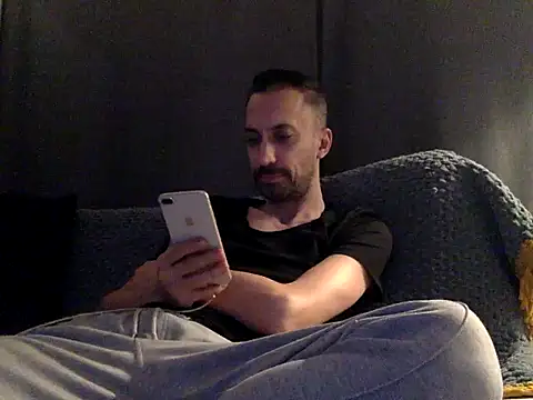 who am i x404 online show from 12, 1, 2026