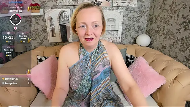 Snapshot of Karen_Villis chatting on 13, 11, 2025 Karen Villis online show from 13, 11, 2025