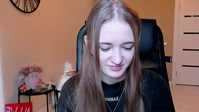 KateKayer online show from 4, 11, 2025